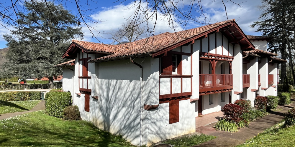 appartement à UHART CIZE (64220)