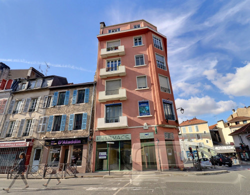 local commercial  PAU