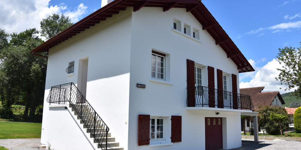 appartement à UHART CIZE (64220)