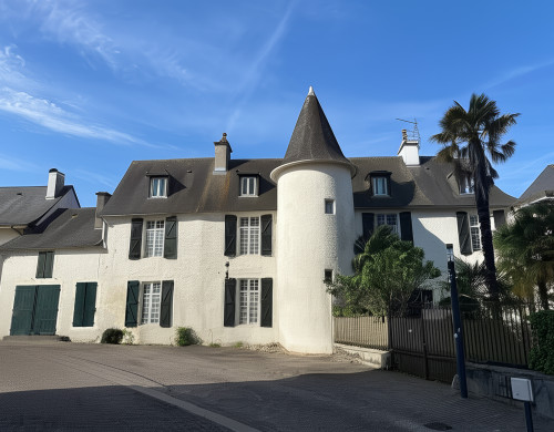 maison  LESCAR