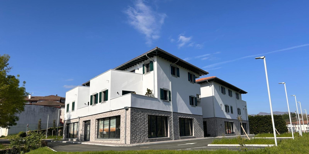 local commercial à UHART CIZE (64220)