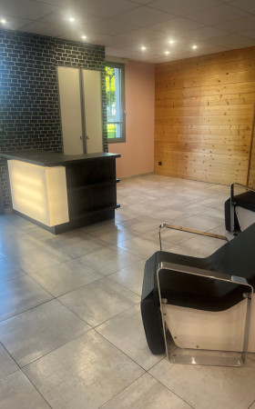 Local commercial  LOURDES