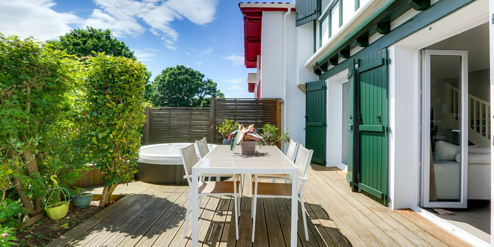 appartement à BASSUSSARRY (64200)