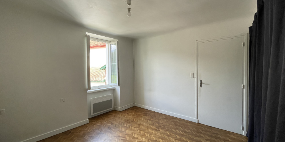 maison à UREPEL (64430)