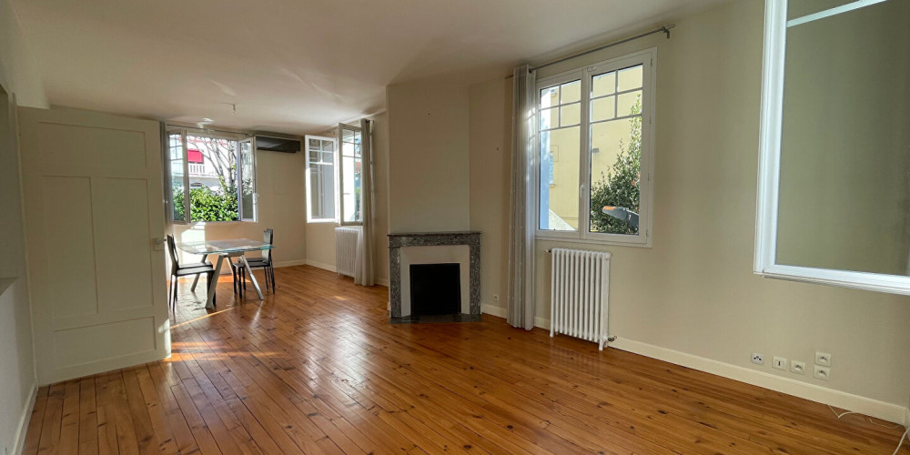 maison à PAU (64000)