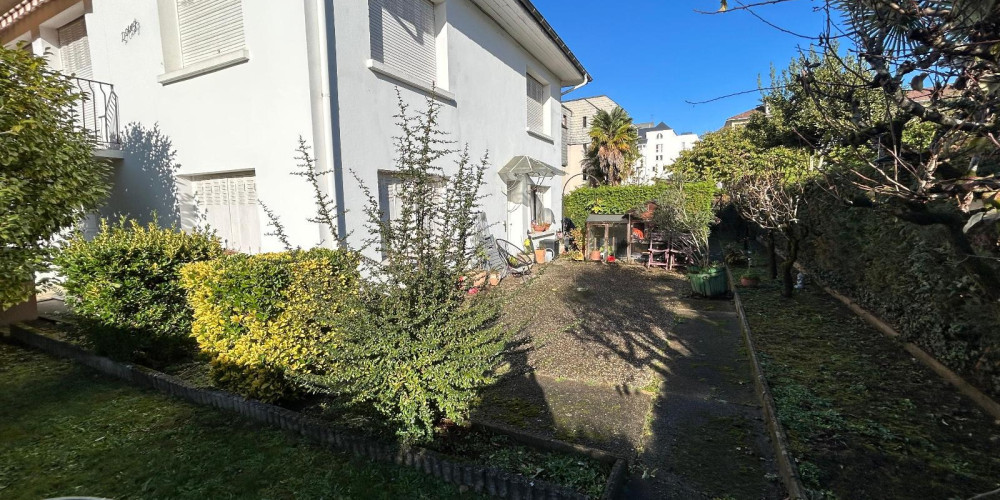 maison à PAU (64000)