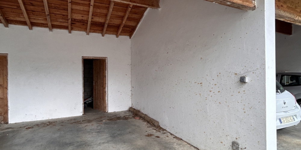 appartement à UHART CIZE (64220)