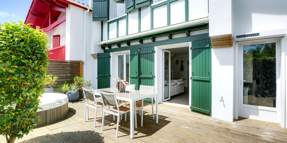 appartement à BASSUSSARRY (64200)