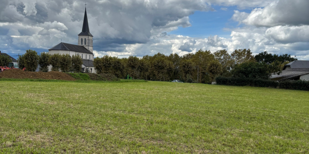 terrain à NAY (64800)