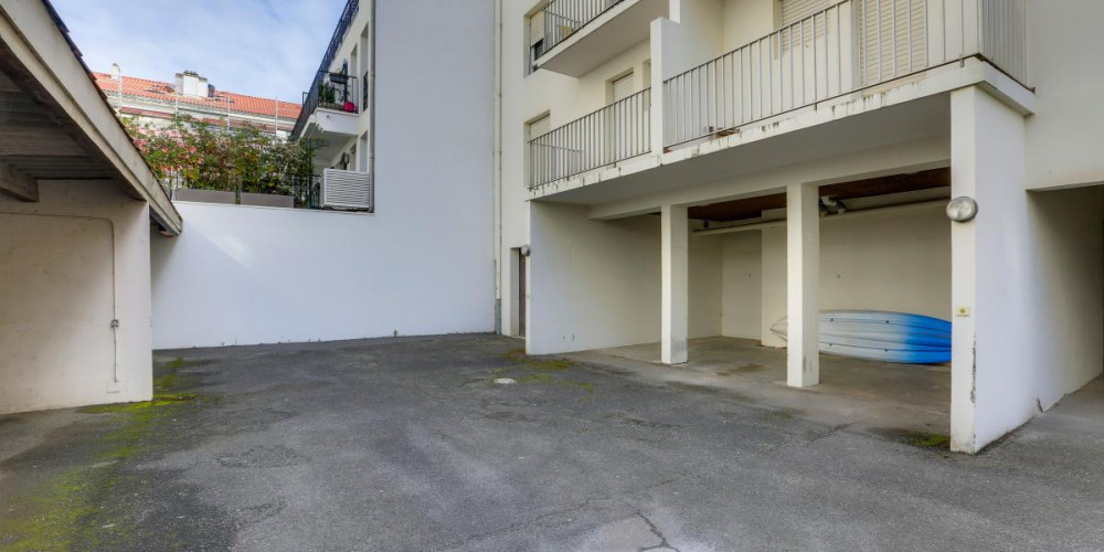 parking à ST JEAN DE LUZ (64500)