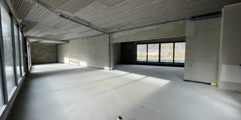 local commercial à UHART CIZE (64220)