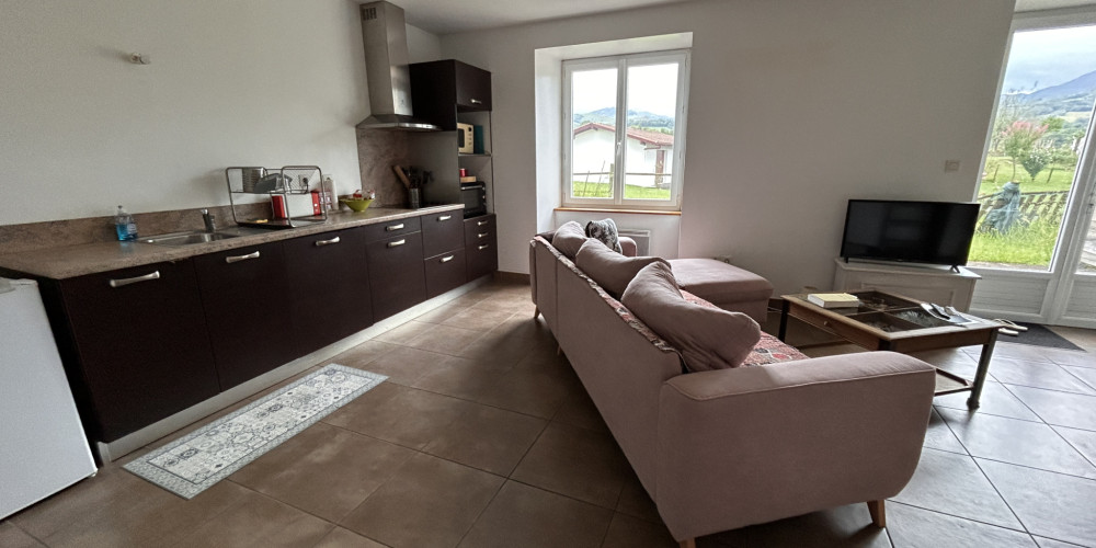 appartement à UHART CIZE (64220)