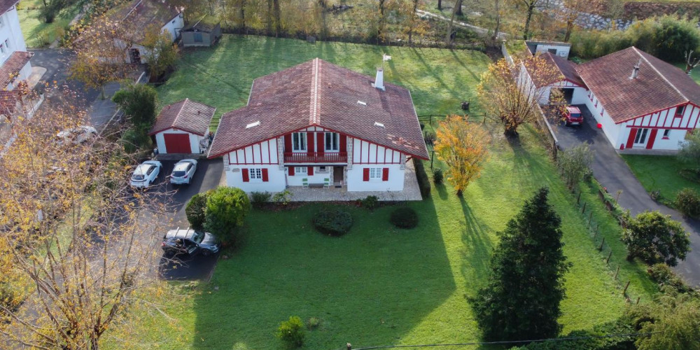 maison à ST PEE SUR NIVELLE (64310)