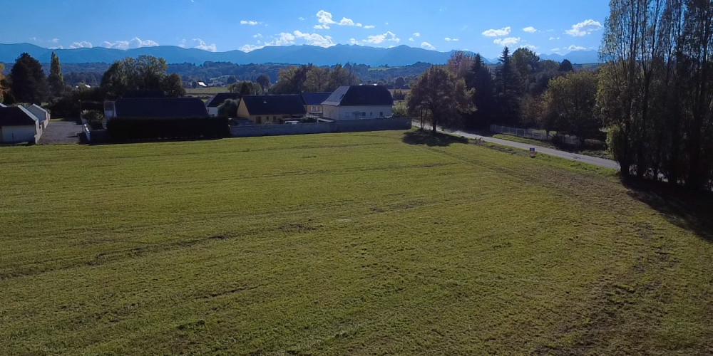 terrain à LAMARQUE PONTACQ (65380)