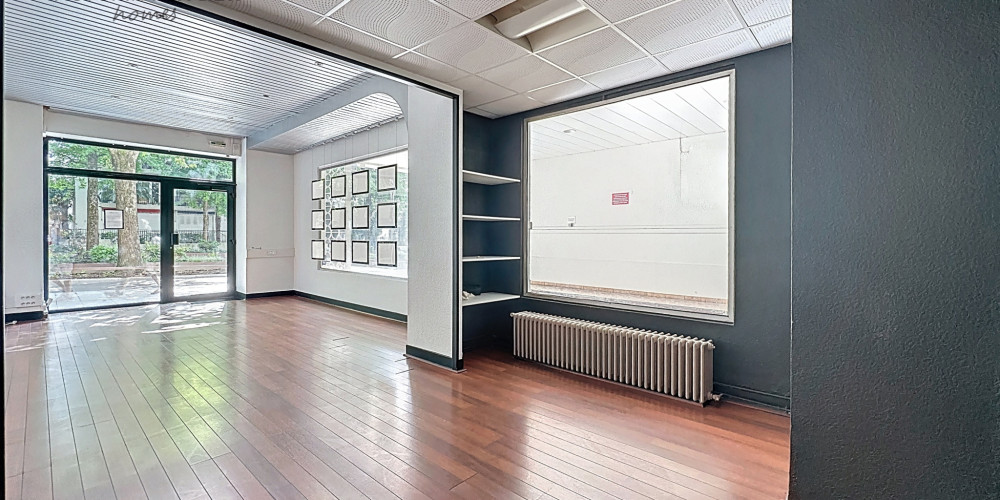 local commercial à PAU (64000)