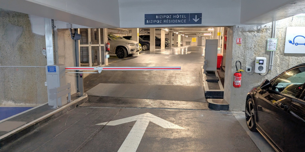 parking à ST JEAN DE LUZ (64500)
