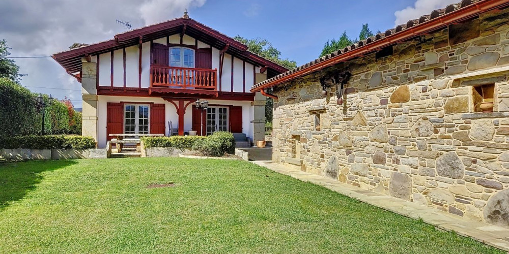 maison à ST PEE SUR NIVELLE (64310)