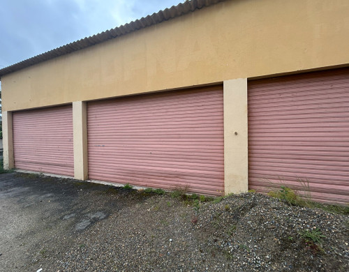 parking  PAU