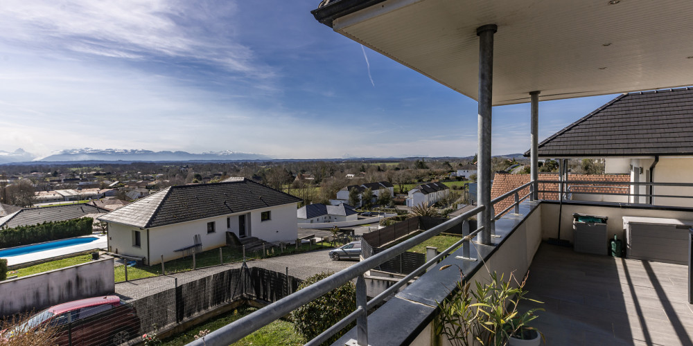 appartement à SAUVAGNON (64230)