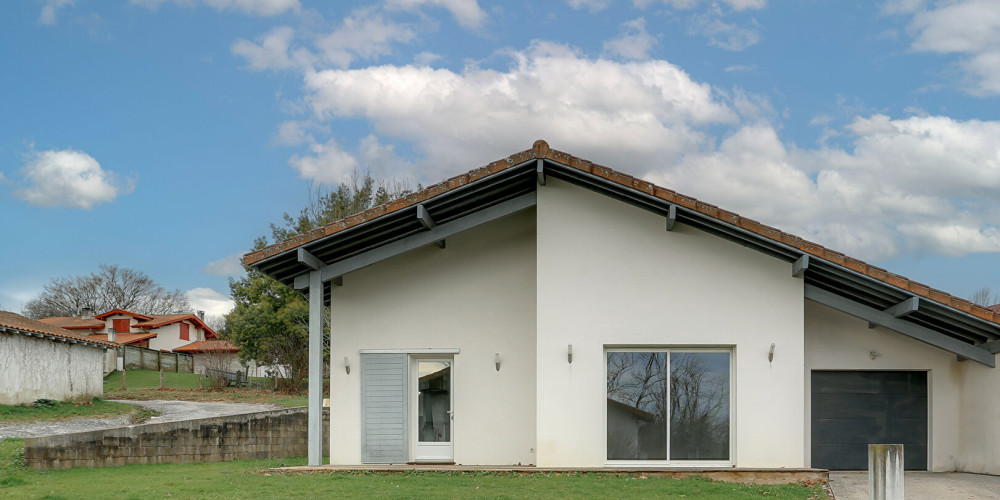 maison à BASSUSSARRY (64200)