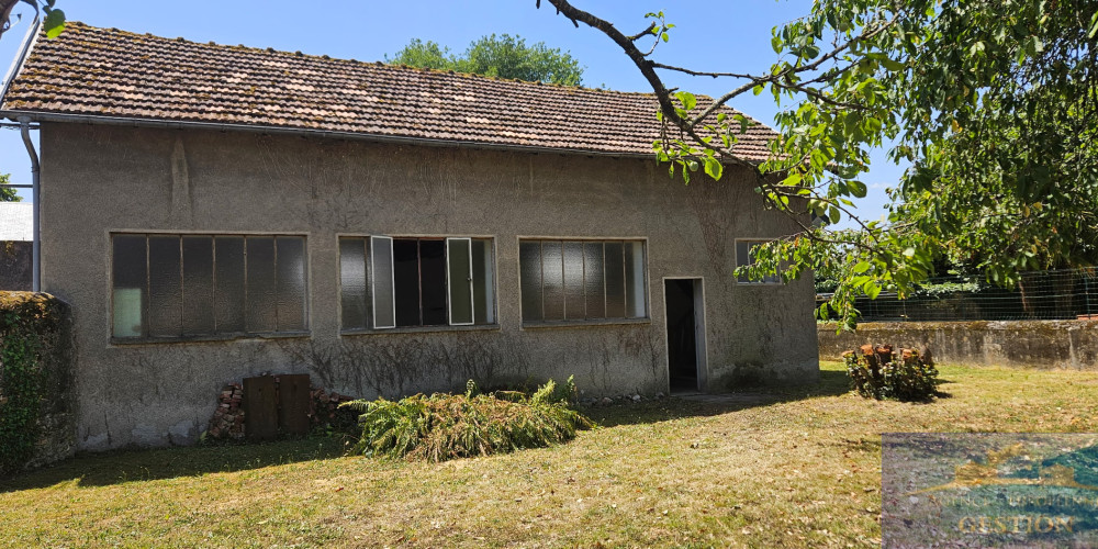 parking à PONTACQ (64530)