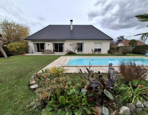 maison  SERRES CASTET