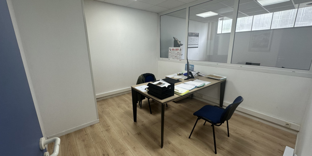 local commercial à MONTARDON (64121)