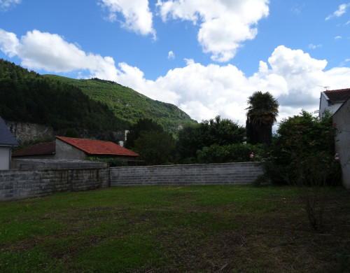 terrain  LOURDES