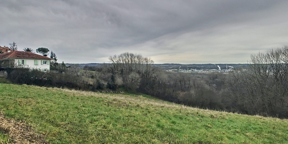terrain à LAGOR (64150)