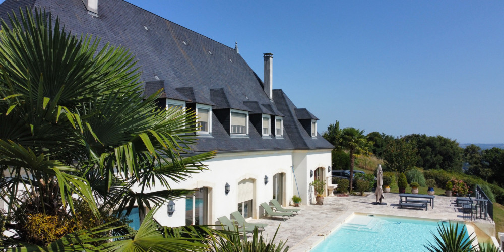 maison à PAU (64000)