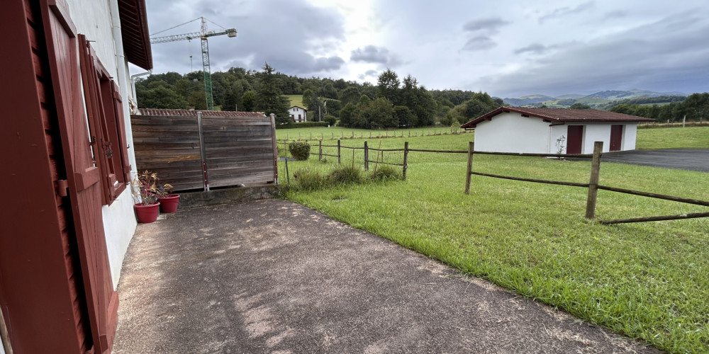 appartement à UHART CIZE (64220)