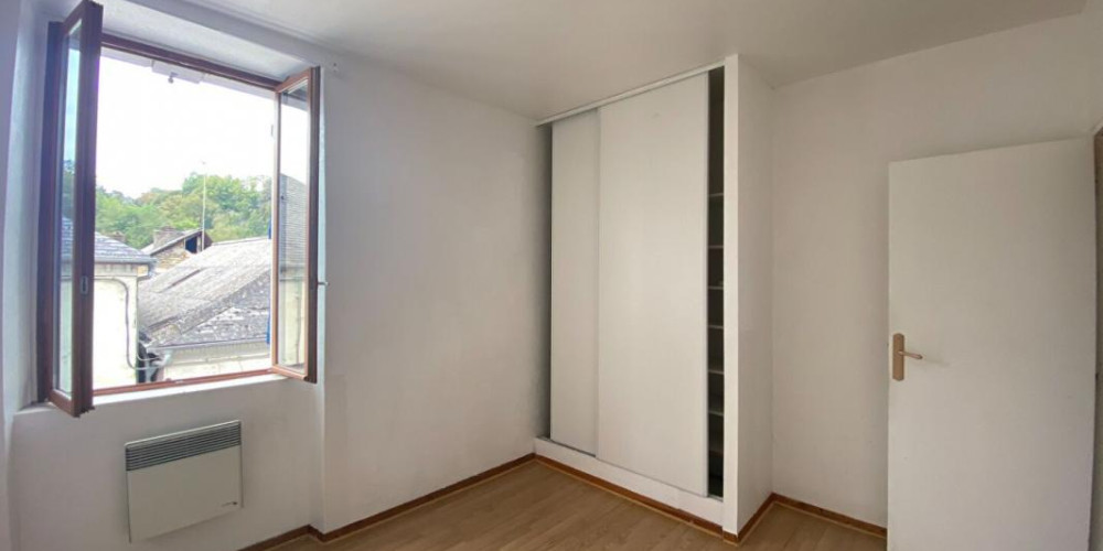 immeuble à NAY (64800)