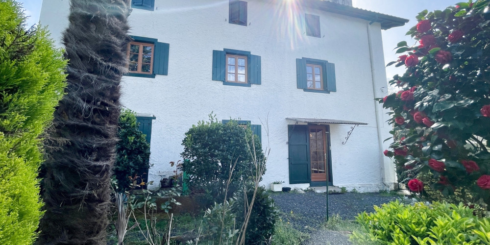 maison à UREPEL (64430)