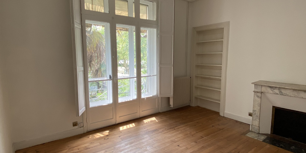 appartement à PAU (64000)