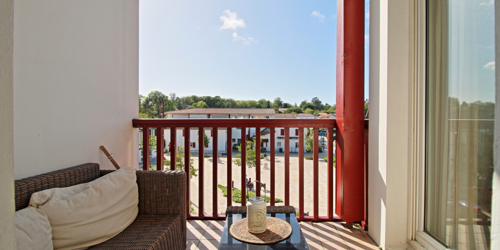 appartement à BASSUSSARRY (64200)