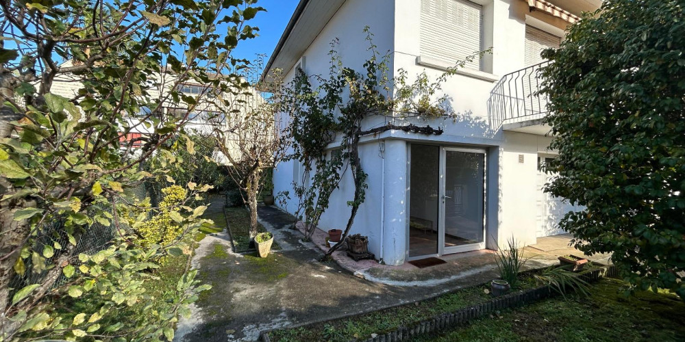 maison à PAU (64000)