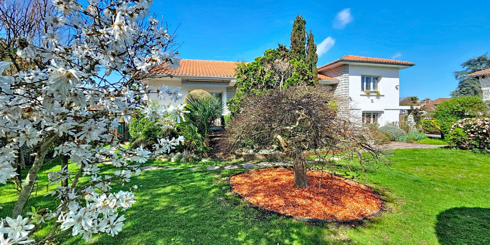 maison à PAU (64000)