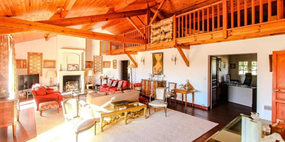 maison à BASSUSSARRY (64200)