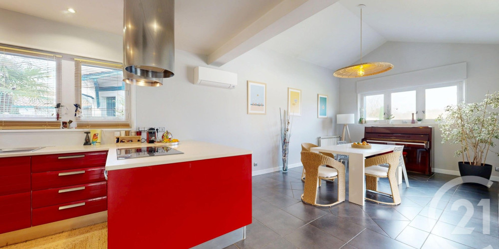 maison à BASSUSSARRY (64200)