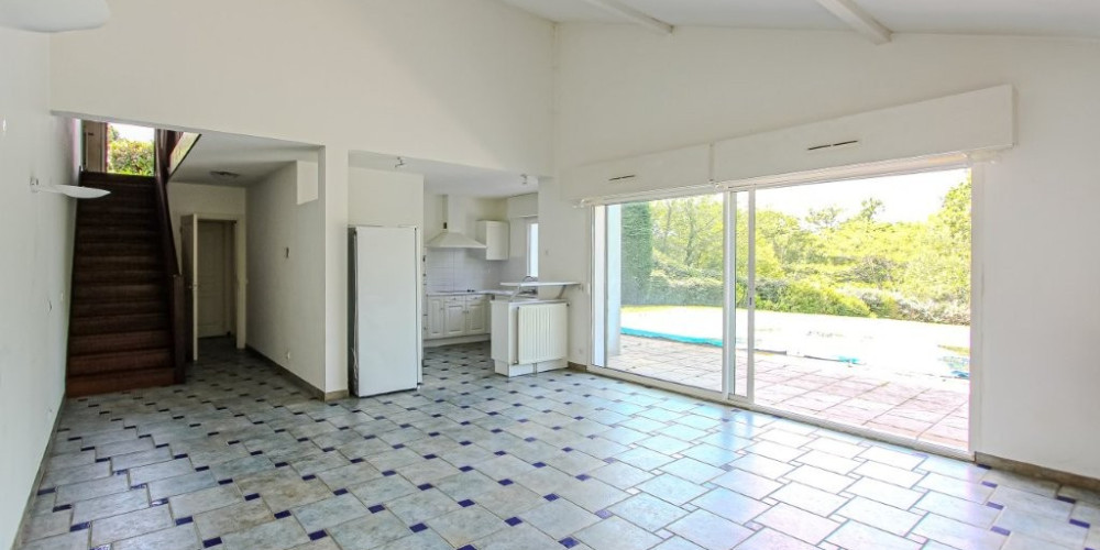 maison à BASSUSSARRY (64200)