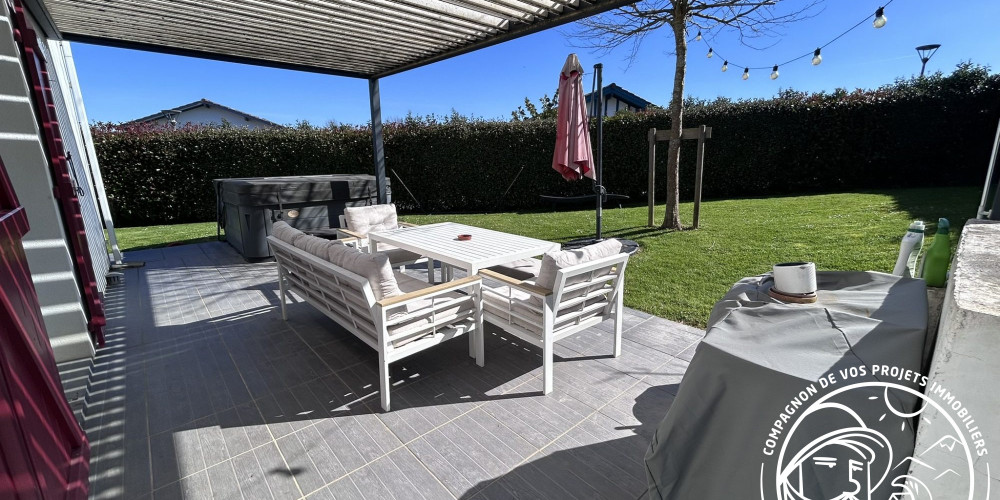 maison à BASSUSSARRY (64200)