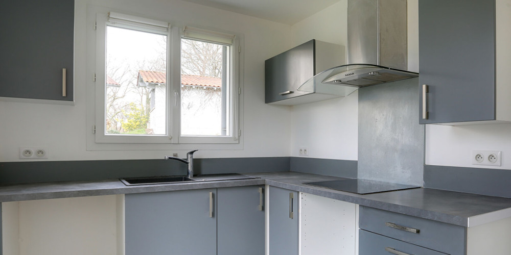 maison à BASSUSSARRY (64200)