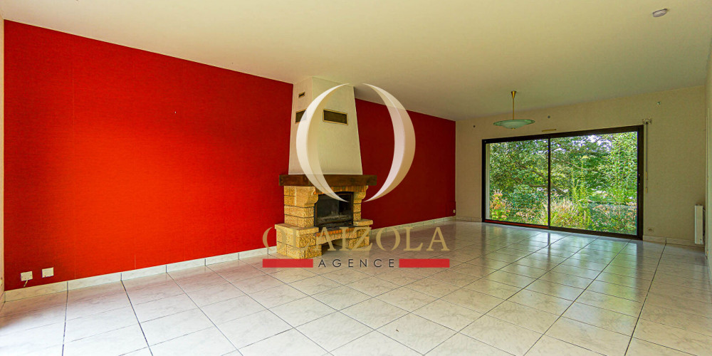 maison à BASSUSSARRY (64200)