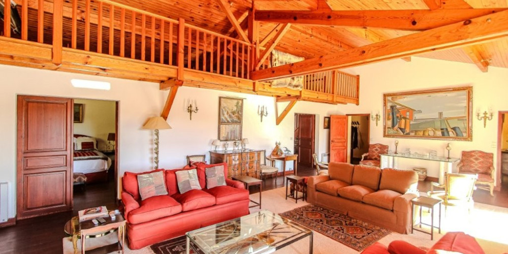 maison à BASSUSSARRY (64200)