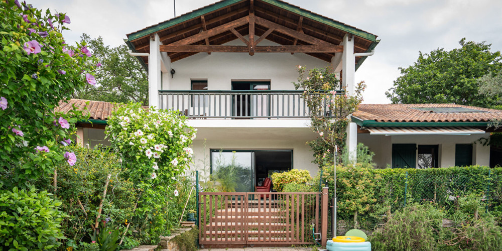 maison à BASSUSSARRY (64200)