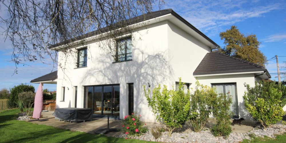 maison à UZEIN (64230)