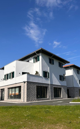 Local commercial  UHART CIZE