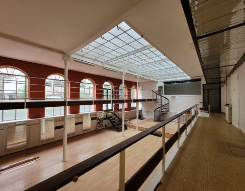 local commercial  PAU