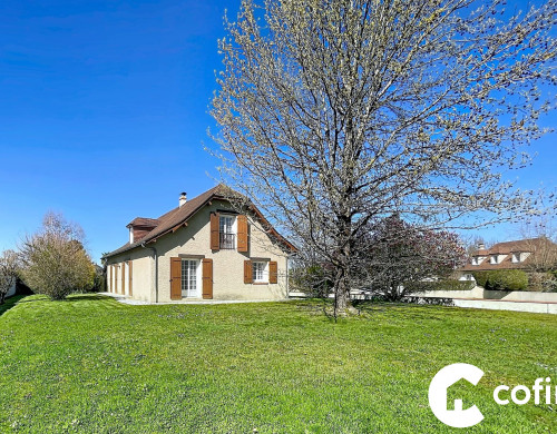 maison  LESCAR